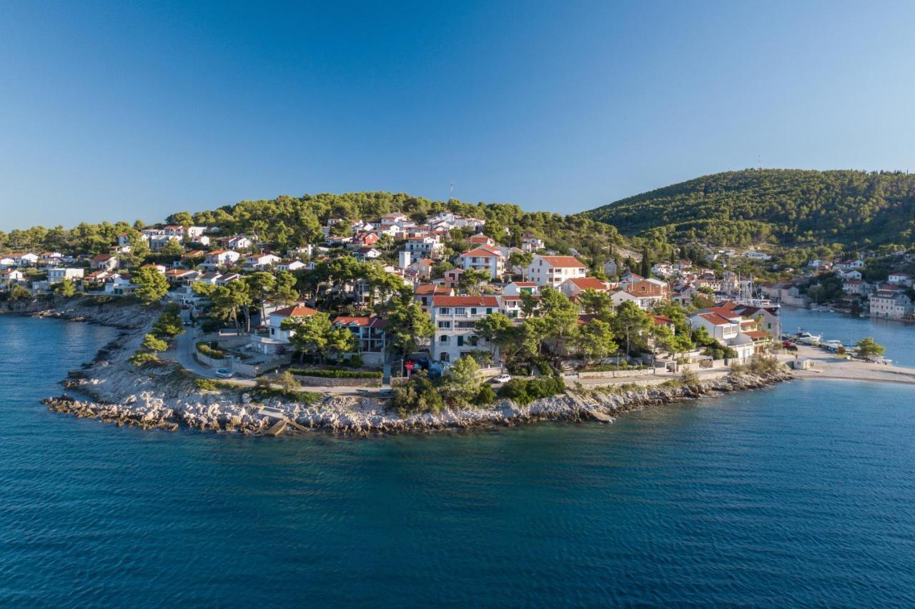 Apartments By The Sea Stomorska, Solta - 5190 Eksteriør billede